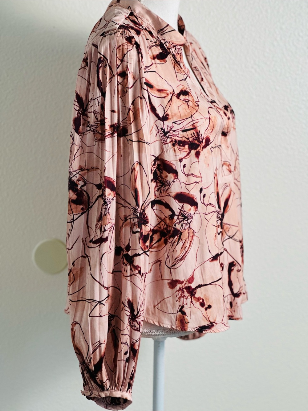 Anthropologie Pleated-Sleeve Henley Blouse Size Medium - Picture 6 of 10
